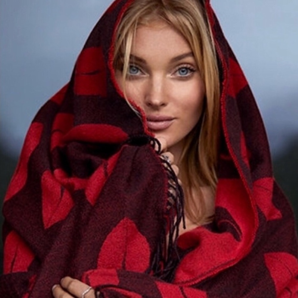 VS Lips Blanket
